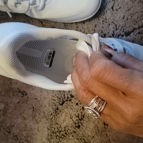 Nike - Picture 3 of 5